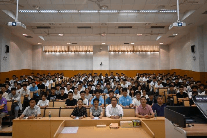 2026美加墨世界杯官网举行2025级新生入学教育